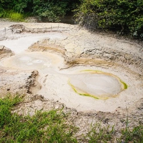 Boue chaude et sulfureuse des pailas du parc national du volcan Rincon de la Vieja au Costa Rica
