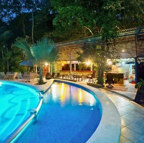 Piscine de l'hôtel Evergreen à Tortuguero au Costa Rica