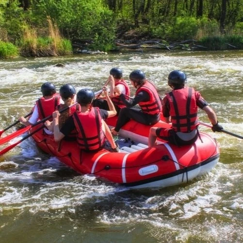 Descente palpitante à bord d'un raft sur la rivière Pacuare au Costa Rica