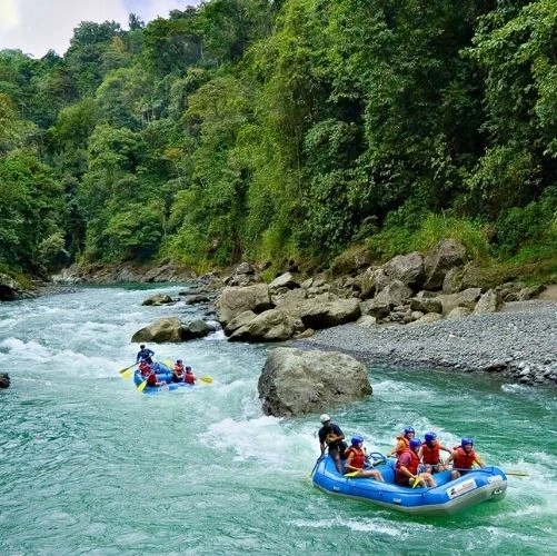 Rafting en eaux vives du Pacuare Lodge à Siquirres au Costa Rica