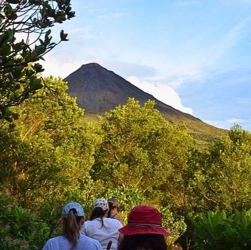 Randonnée sur le sentier de lave Arenal 1968 au Costa Rica