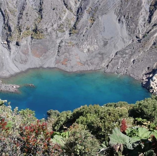 Lagon turquoise du cratère Irazu au Costa Rica
