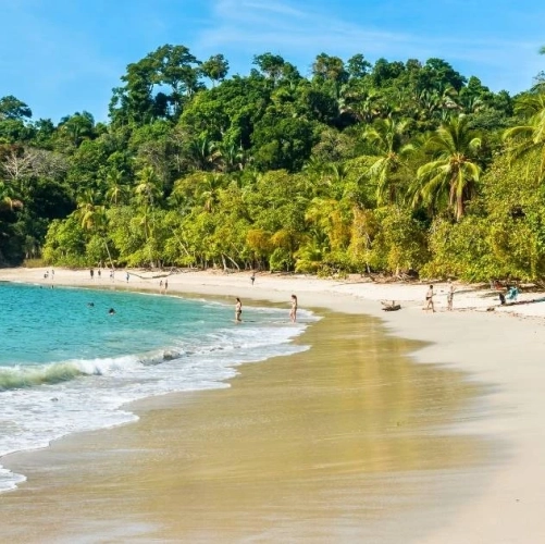 Belle plage tropical de Manuel Antonio, au Costa Rica