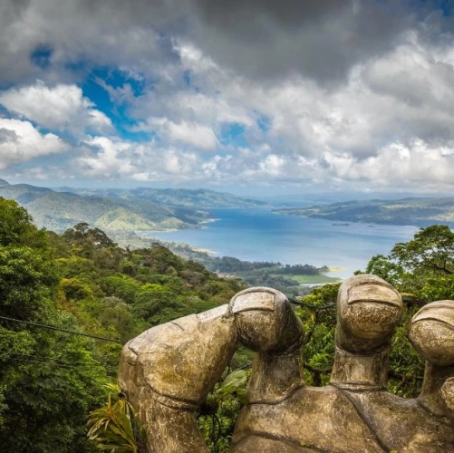 vue sur le lac Arenal depuis le Sky tram au Costa Rica