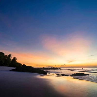 Lever du soleil sur la plage de Montezuma au Costa Rica