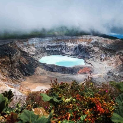 Cratère actif principal du Volcan Poas au Costa Rica
